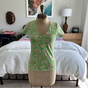 Lilly Pulitzer Michele Sunnyside Lion Pink Green Tee V.
Neck Top Size S